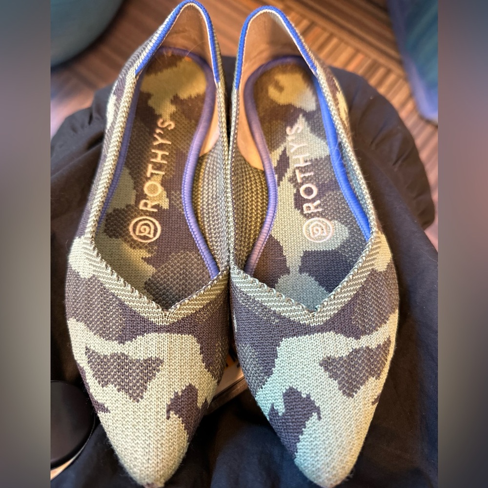 Rothy’s Camo pointed flats in good condition